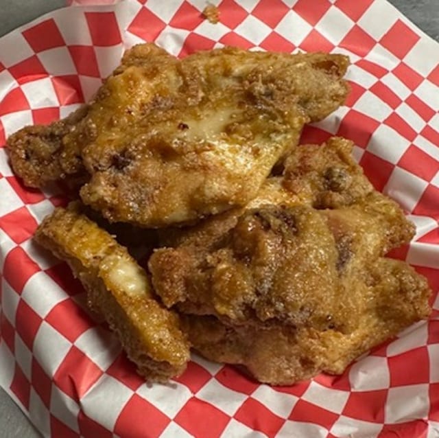 Chicken Wings (6p) Cheddar.